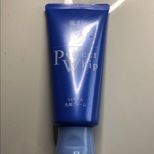 Shiseido Senka Whip cleanser